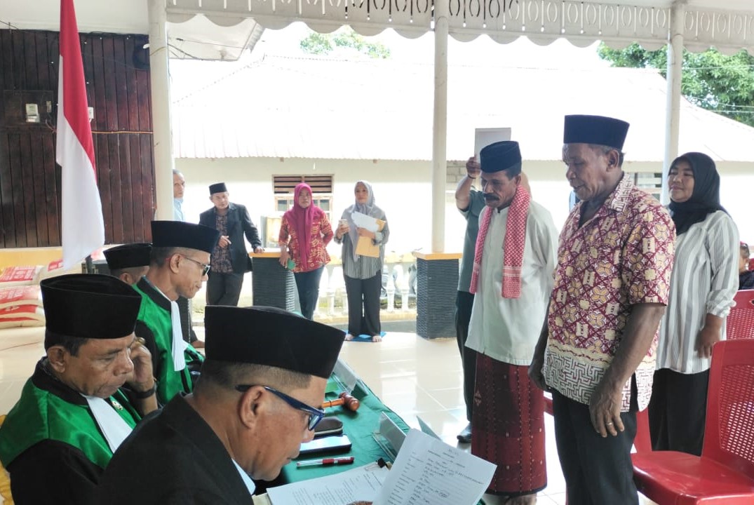 Sidang di Luar Gedung Negeri Lima (2).jpeg